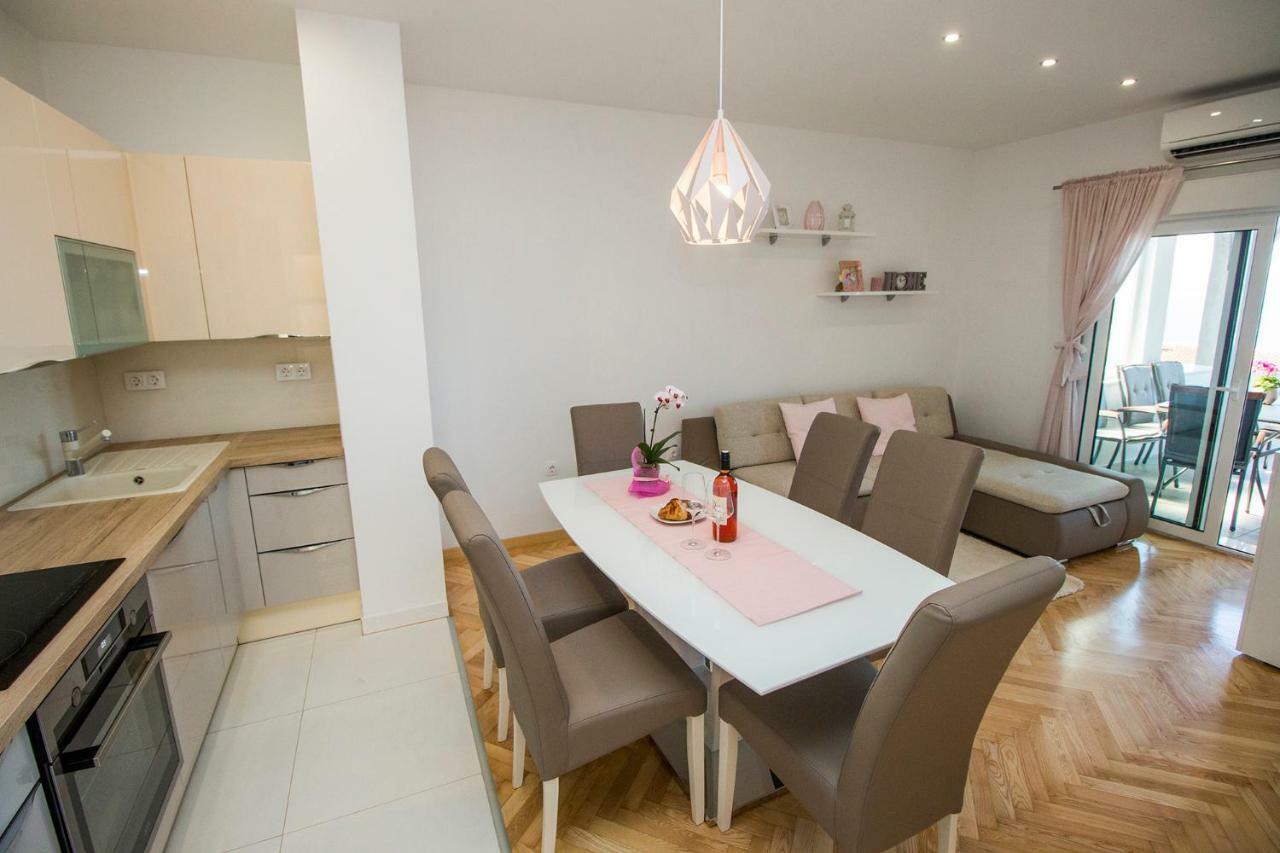 Apartman Nina Omis Bagian luar foto